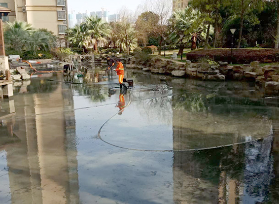 盐湖景观池淤泥清理