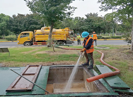 盐湖化油池清理